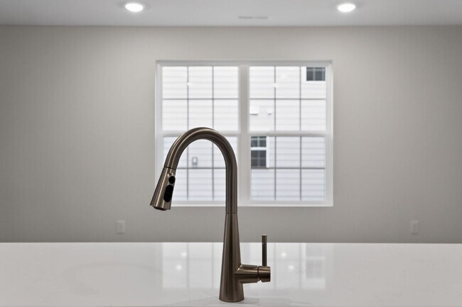 Building Photo - Spacious 5BR House in Statesville