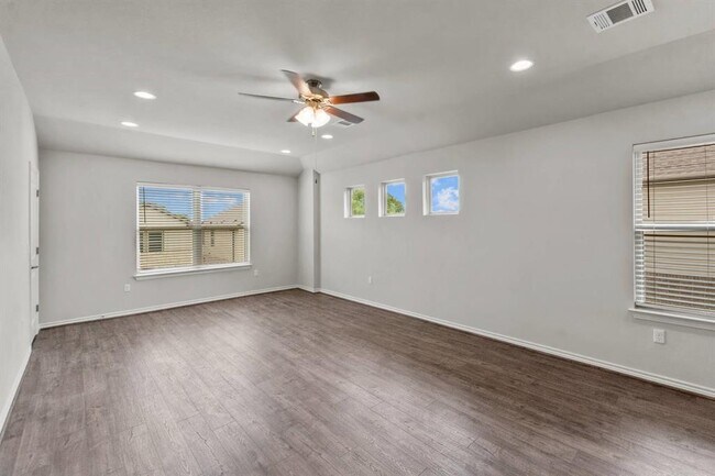 Building Photo - 9004 Gage Dr