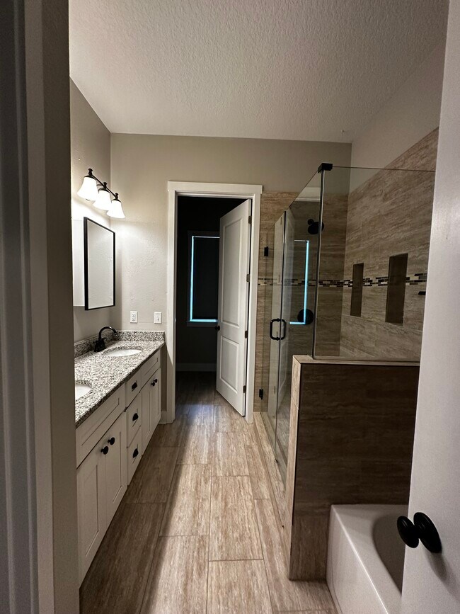 Building Photo - 201 W Hiawatha St