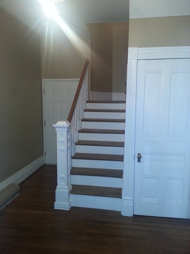 Building Photo - Beautiful 2 bedroom 3 bath condo in the Cherokee Triangle/ Highlands area- ready mid May