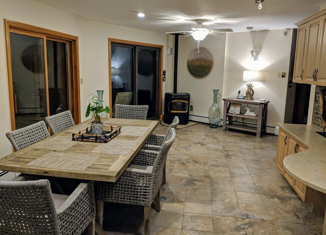 Building Photo - 140 Paquette Cir