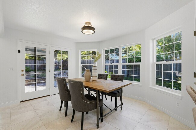Building Photo - 17903 Ridge Lake Dr