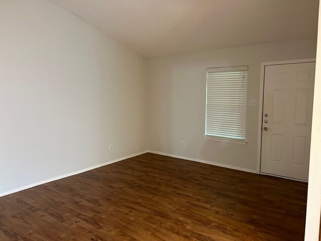 Building Photo - 1918 Gracy Farms Ln