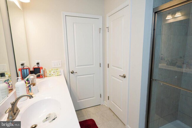 Building Photo - 9305 Mulligan Way