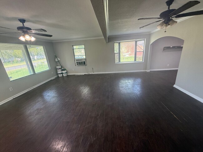 Building Photo - 620 Viewpoint Dr