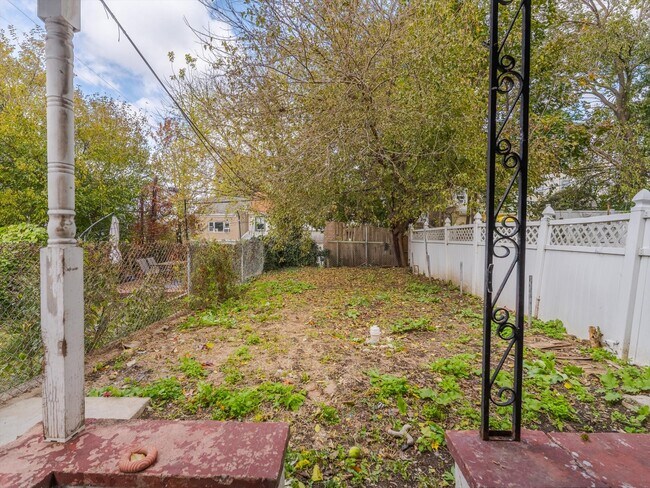 Building Photo - 19 Osborn St