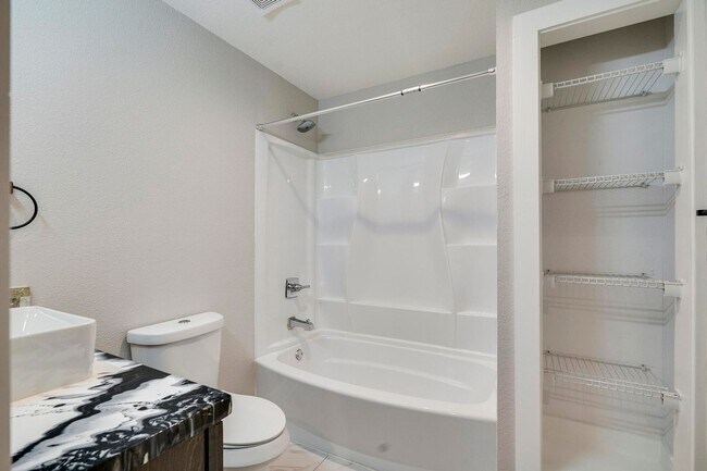 Building Photo - 349-wr