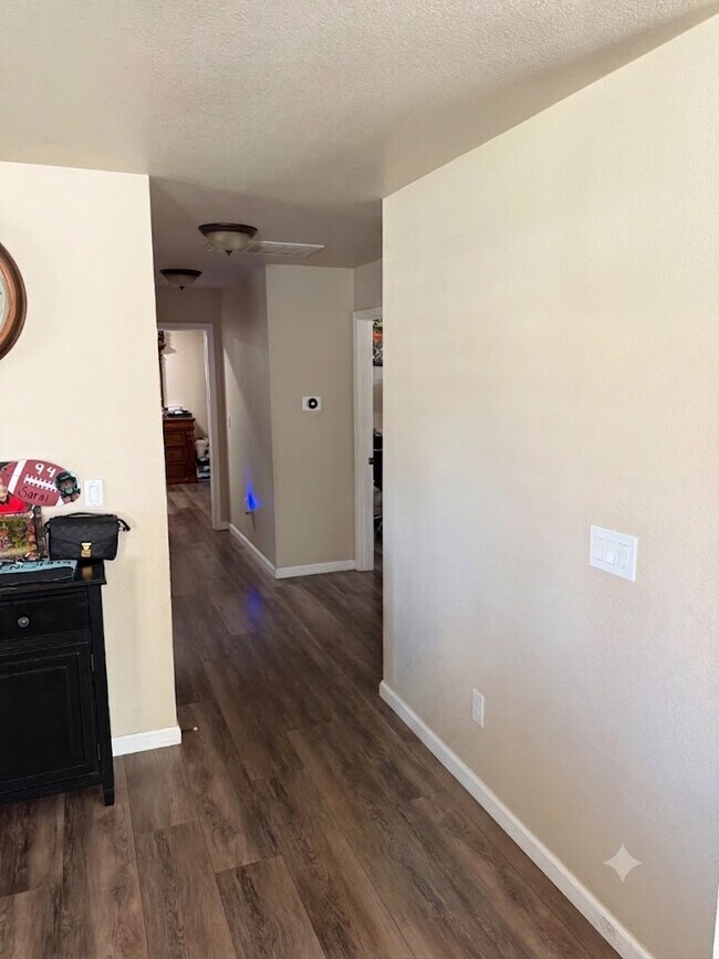 Building Photo - 1761 Bay Ct