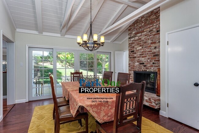 Building Photo - Amazing Moraga Home with incredible lot!