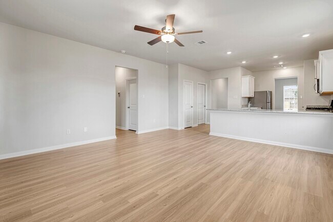 Building Photo - 400 Mystic Slopes Dr