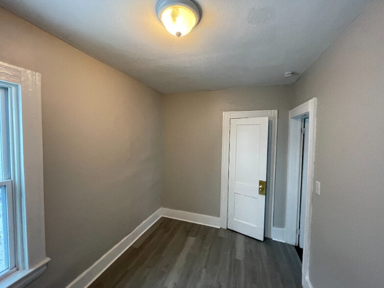 Building Photo - 1322 Brownell Ave