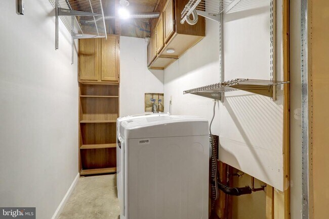 Building Photo - 7416 Spring Tree Dr
