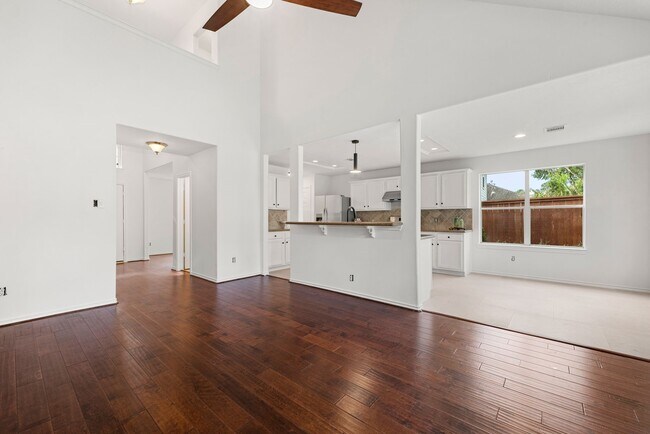 Building Photo - 3022 Glenthorpe Ln
