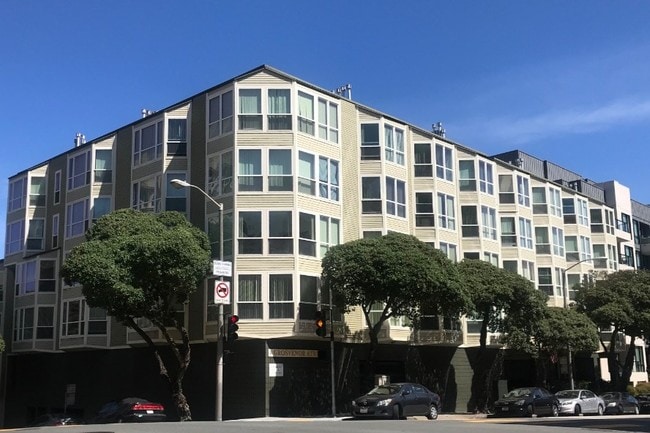 Building Photo - 1690 Broadway