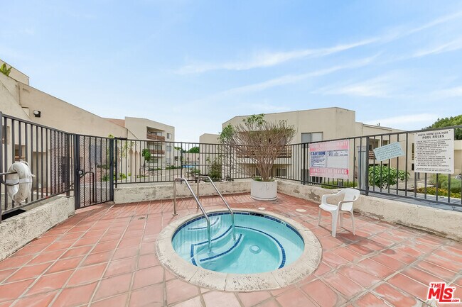 Building Photo - 1118 Valencia St