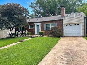 Building Photo - 2 Bed, 1.5 Bath Home with Attached Garage / Available Now!