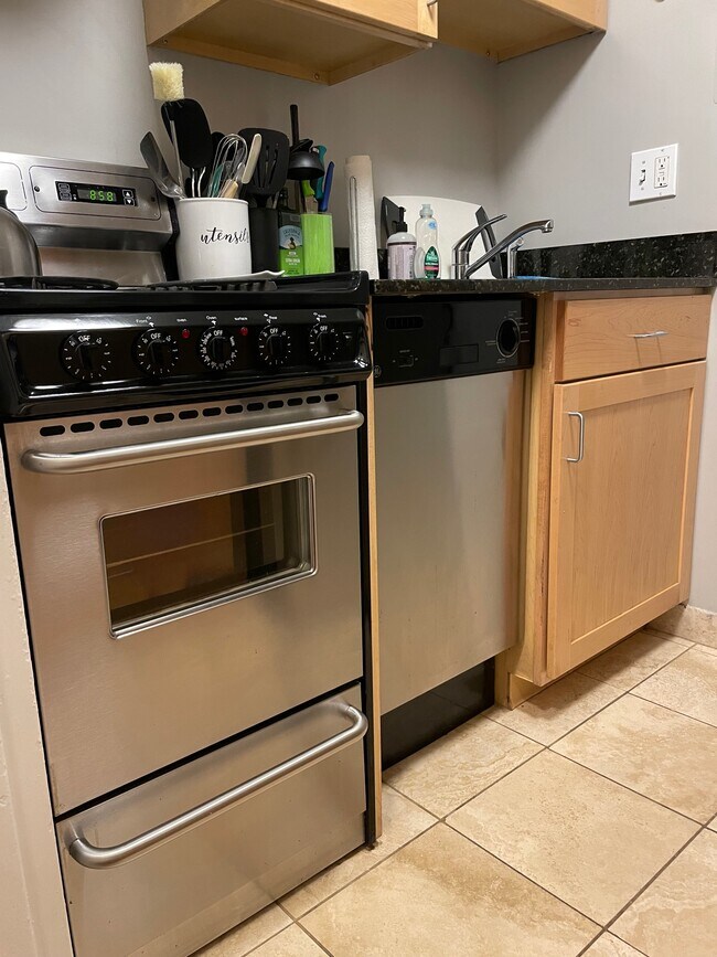 Building Photo - 2141 I St NW