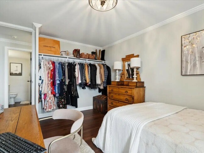 Building Photo - 2222 1st Ave NE