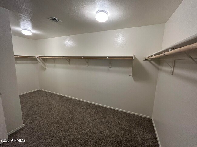 Building Photo - 17922 W Tina Ln