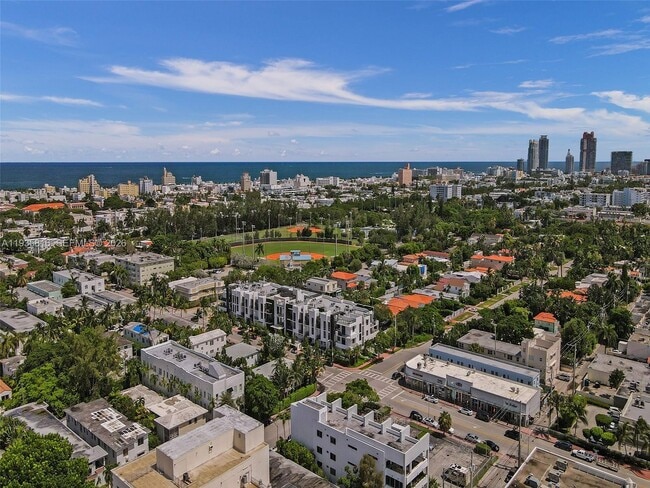 Building Photo - 1030 15th St