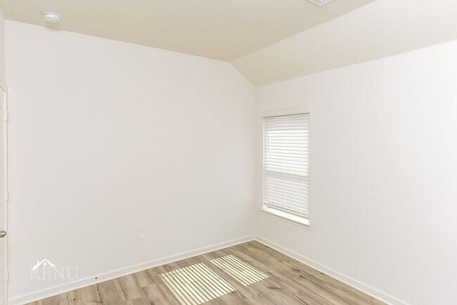 Building Photo - 1004 Wheatfield Ln