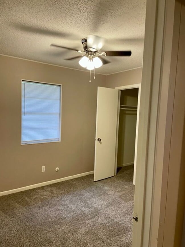 Building Photo - 410-412 N 6th Street