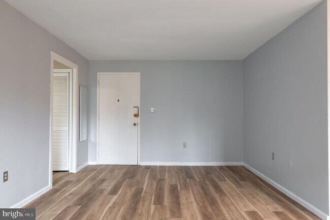 Building Photo - 1200 S Arlington Ridge Rd