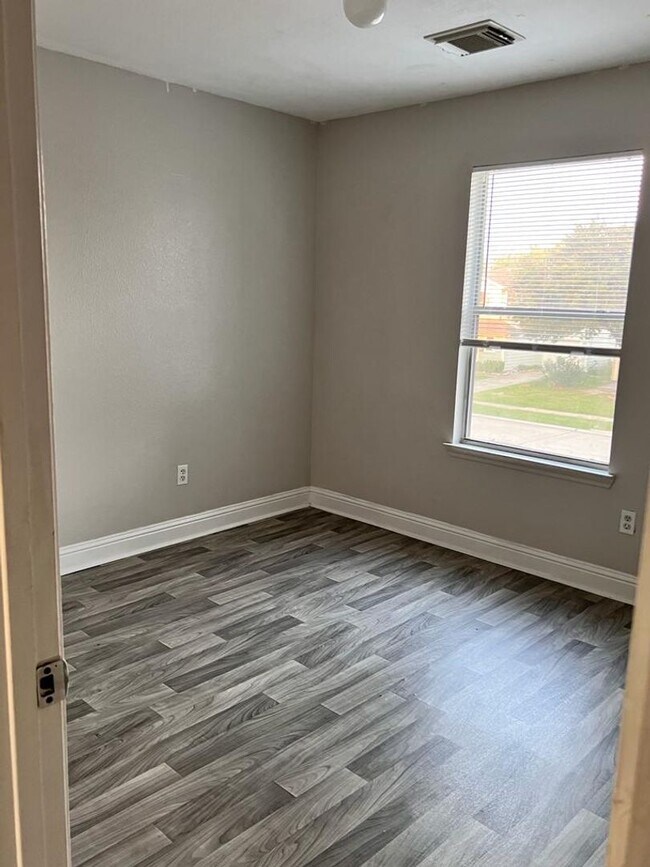 Building Photo - Great property in a GREAT COMMUNITY!!