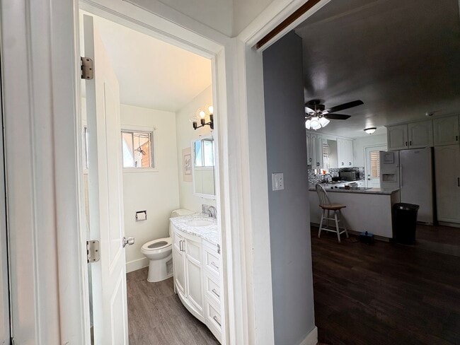 Building Photo - 437 Circleway Dr