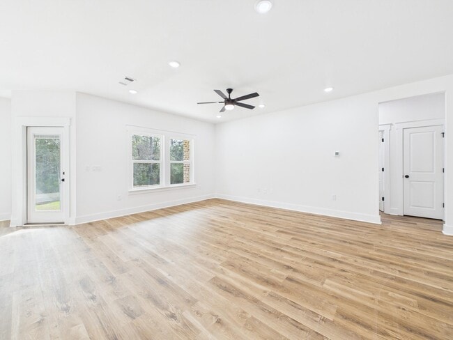 Building Photo - 333 Shoal River Dr