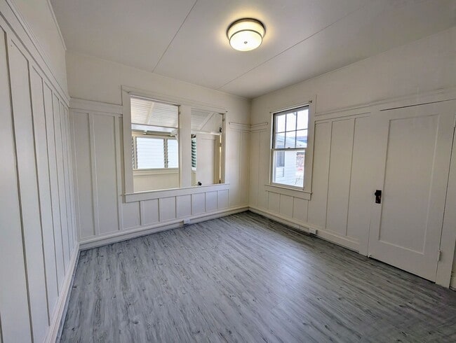 Building Photo - Centrally located 2 Bed, 1.5 Bath house in...