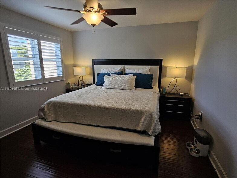 Building Photo - 5570 SW 70th Pl S