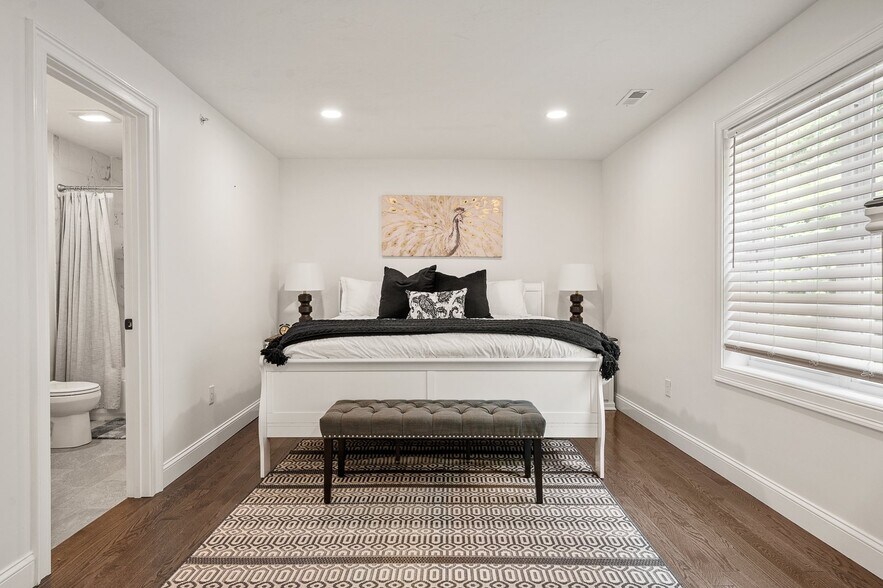 Building Photo - 49 Chilmark St