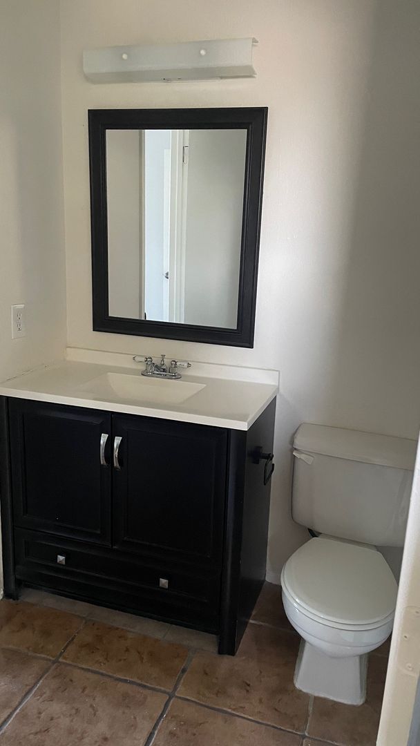 Building Photo - Great 2 Bed/ 1 Bath With Easy Access to 18...