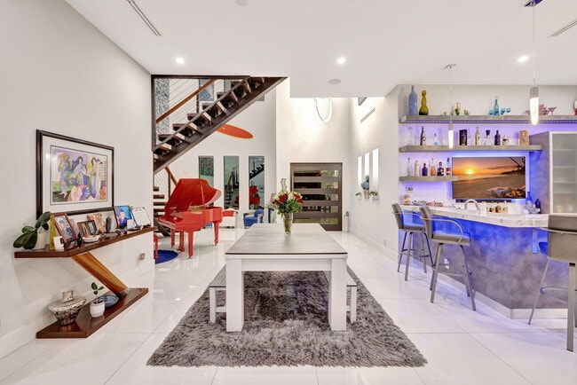 Building Photo - 334 Isle of Capri Dr