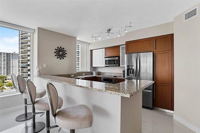 Building Photo - 2831 N Ocean Blvd