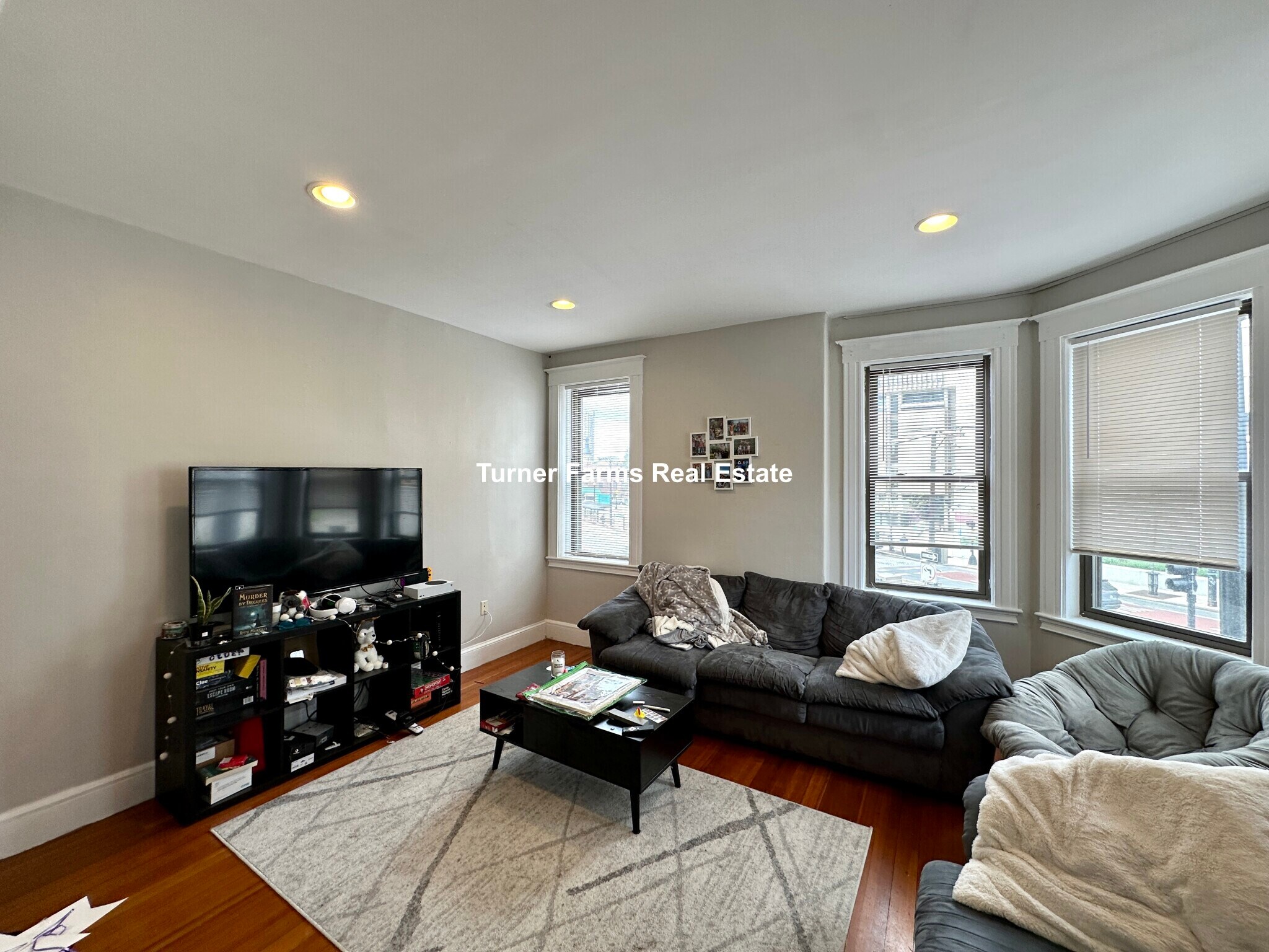 Building Photo - 146 Smith St