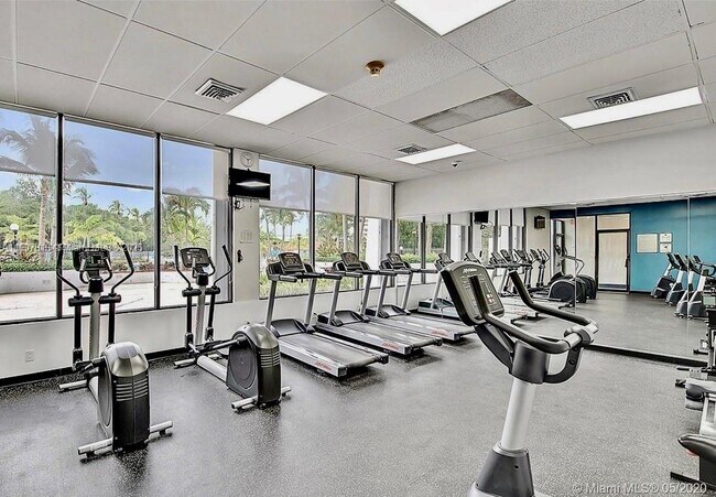 Building Photo - 100 Bayview Dr