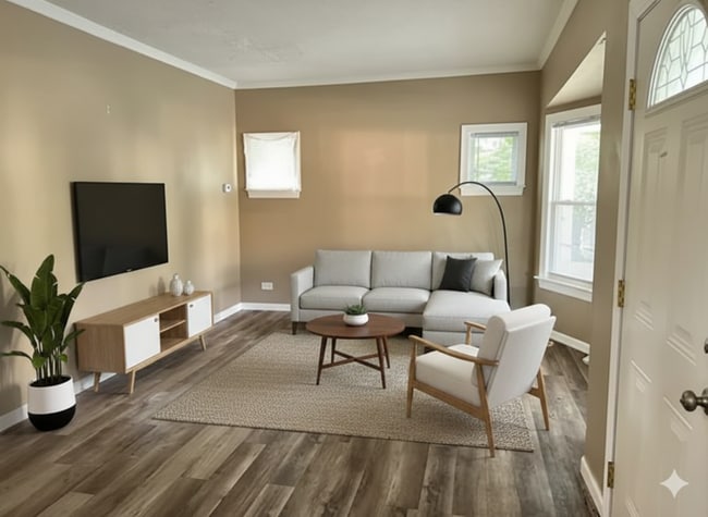 Building Photo - 2021 W 93rd St