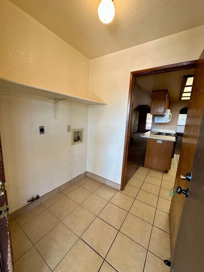 Building Photo - 3550 N Verdugo Rd