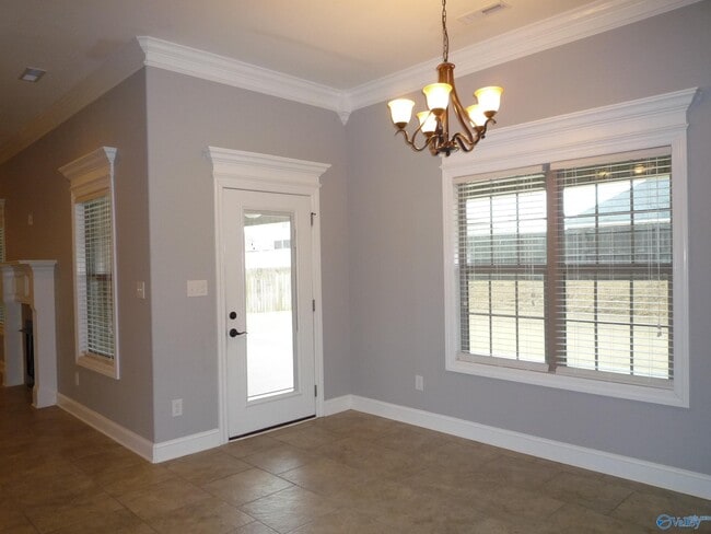 Building Photo - 13205 Hill Crest Dr