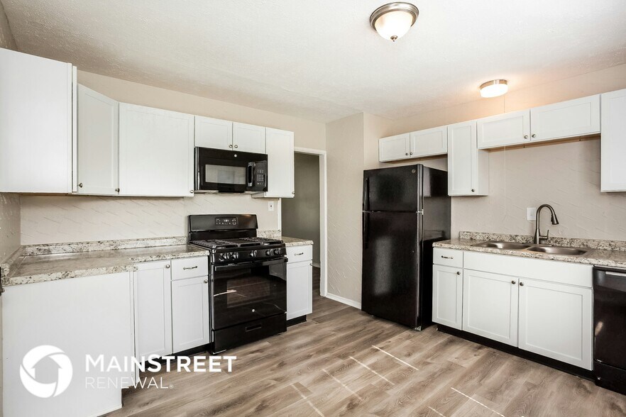 Building Photo - 4851 N Kenyon Dr