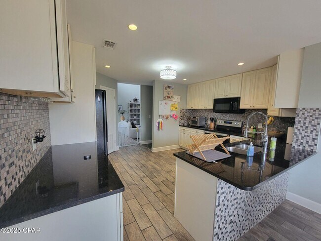 Building Photo - 633 Amberjack Dr
