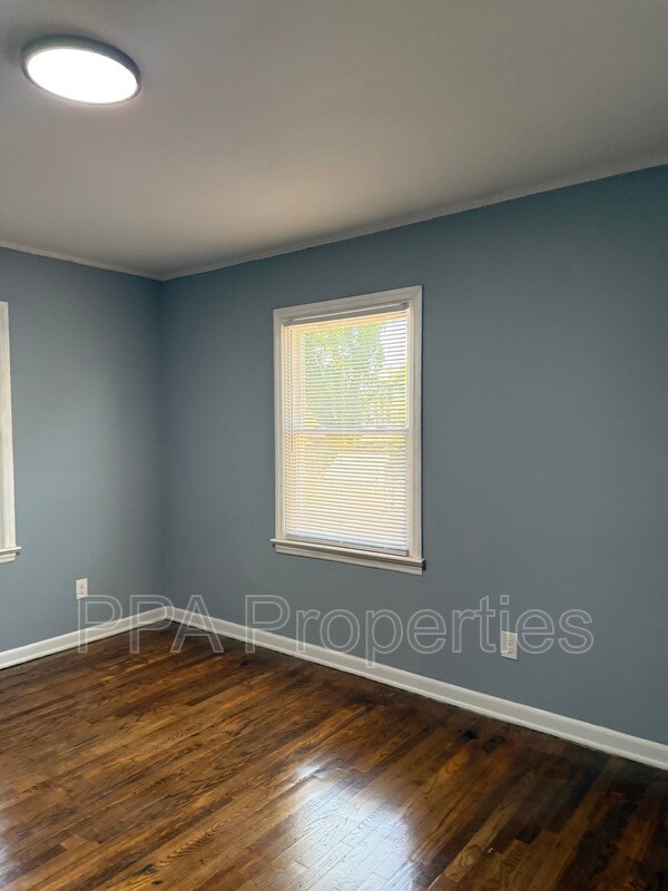 Building Photo - 221 Willow Ave