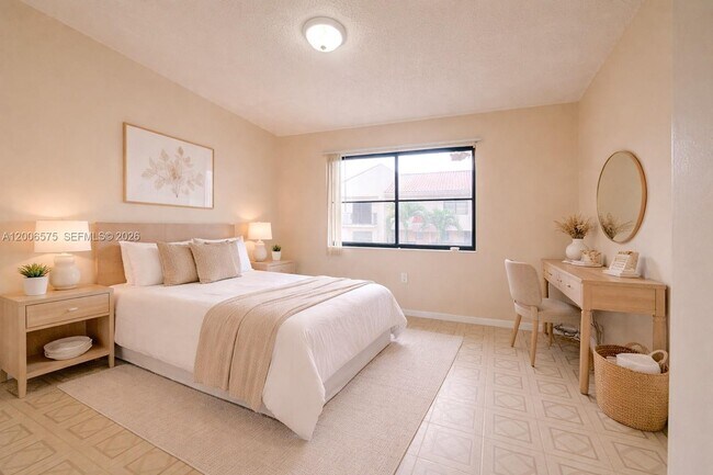 Building Photo - 8870 Fontainebleau Blvd