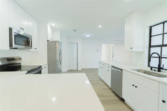 Building Photo - 341 Sterling Dr