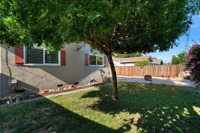 Building Photo - 229 Seabiscuit Dr