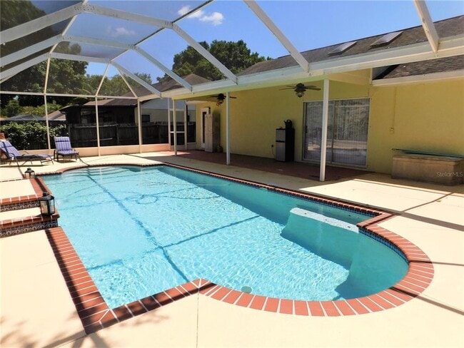 Building Photo - 9353 Vía Segovia