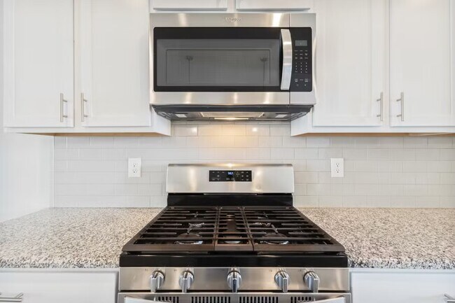 Building Photo - 2053 Ainsley Dr