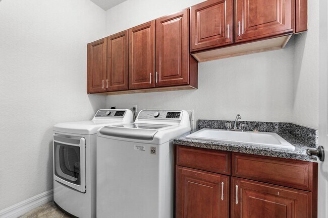 Building Photo - 10697 Willow Oak Ct